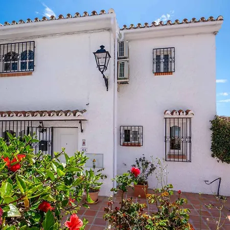 Lovely Townhouse, Several Terraces, Garden, Pool Nerja
