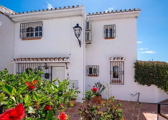 Lovely Townhouse, Several Terraces, Garden, Pool Nerja