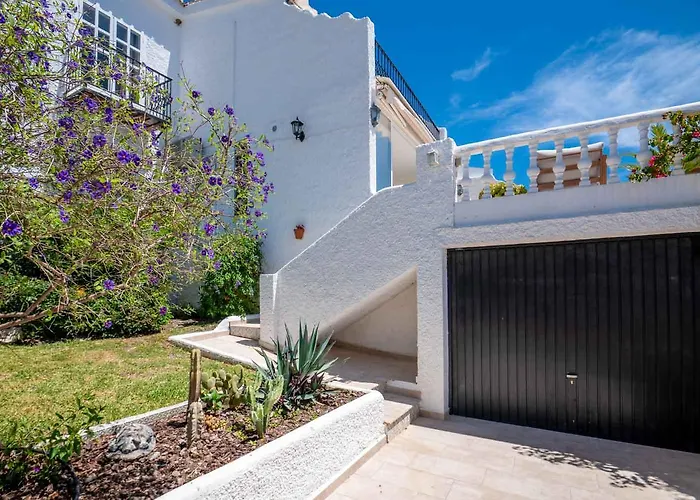 Lovely Townhouse, Several Terraces, Garden, Pool Holiday home Nerja