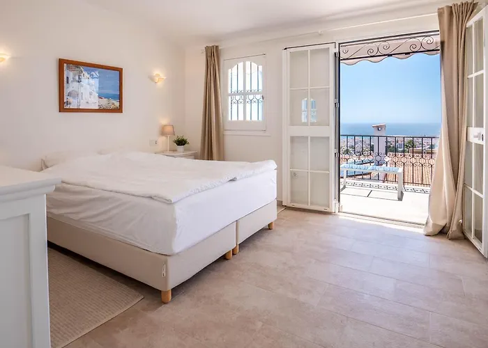 Lovely Townhouse, Several Terraces, Garden, Pool Holiday home *