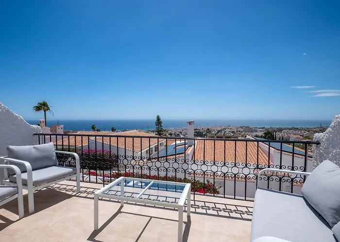 Lovely Townhouse, Several Terraces, Garden, Pool Nerja