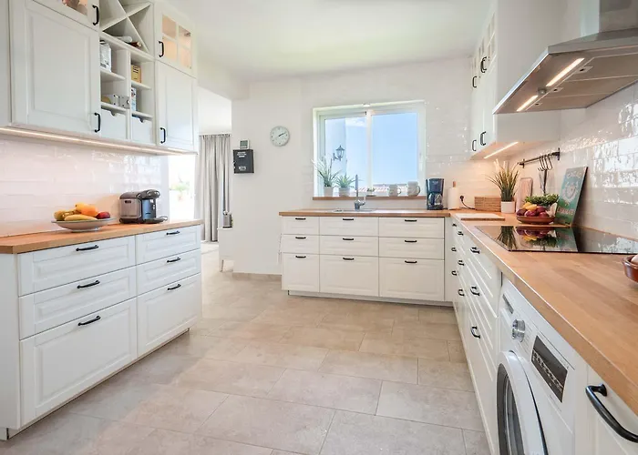 Lovely Townhouse, Several Terraces, Garden, Pool Holiday home *