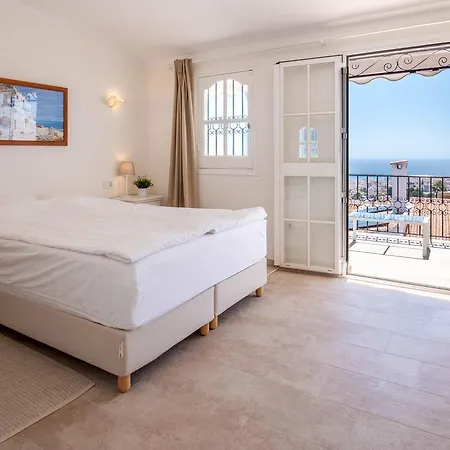 Lovely Townhouse, Several Terraces, Garden, Pool Vakantiehuis *