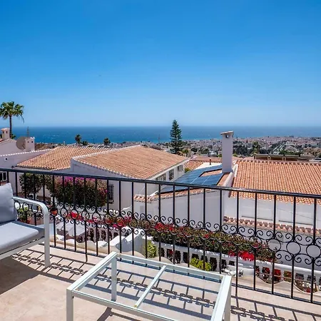 Lovely Townhouse, Several Terraces, Garden, Pool Vakantiehuis Nerja