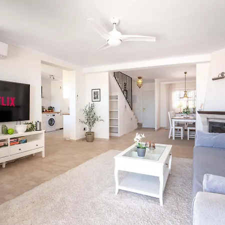Vakantiehuis Lovely Townhouse, Several Terraces, Garden, Pool Nerja