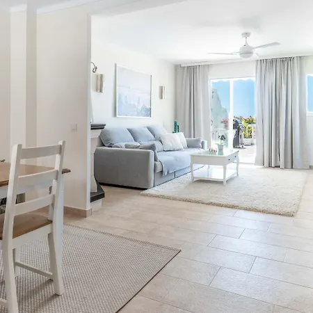 Lovely Townhouse, Several Terraces, Garden, Pool Vakantiehuis