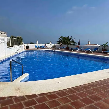 Vakantiehuis Lovely Townhouse, Several Terraces, Garden, Pool