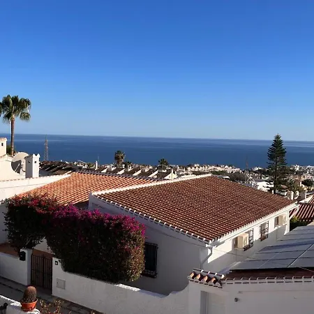 בית נופש Lovely Townhouse, Several Terraces, Garden, Pool *