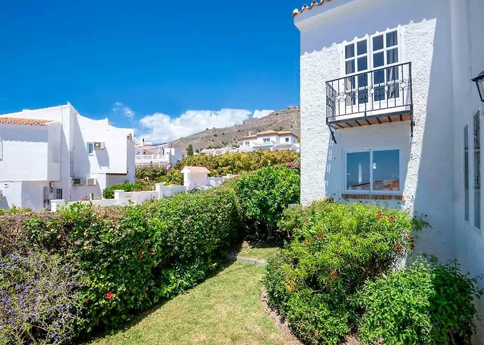 Lovely Townhouse, Several Terraces, Garden, Pool *