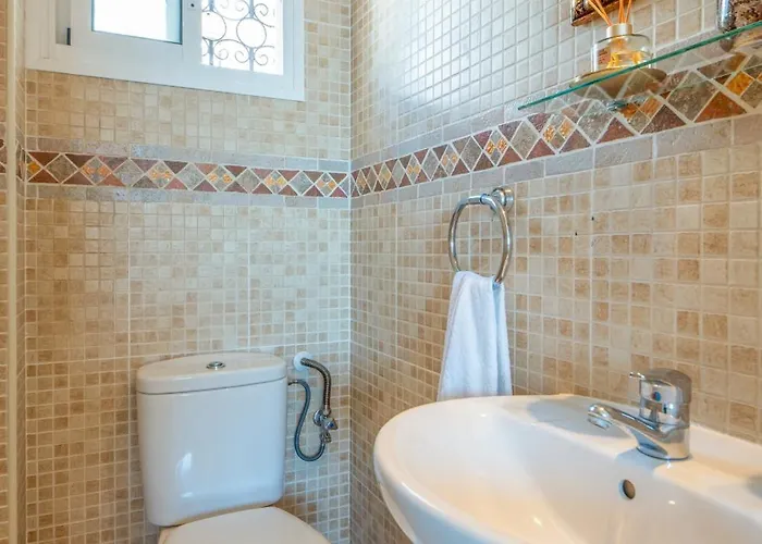 Дом отдыха Lovely Townhouse, Several Terraces, Garden, Pool Нерха