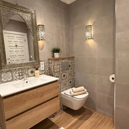 Σπίτι διακοπών Lovely Townhouse, Several Terraces, Garden, Pool Nerja