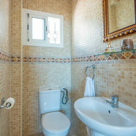 Lovely Townhouse, Several Terraces, Garden, Pool Σπίτι διακοπών