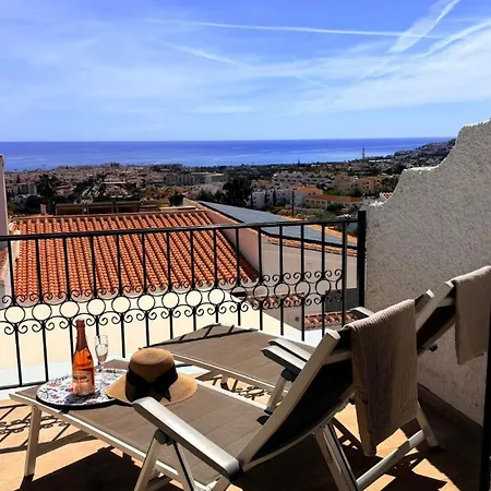 Σπίτι διακοπών Lovely Townhouse, Several Terraces, Garden, Pool